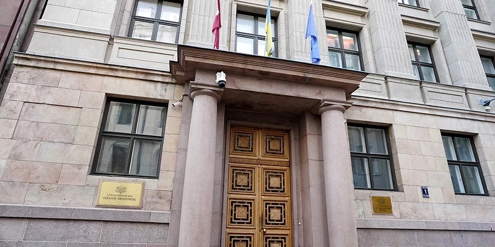 Министерство финансов указывает, что в Государственной канцелярии будут ликвидированы 13 должностей.