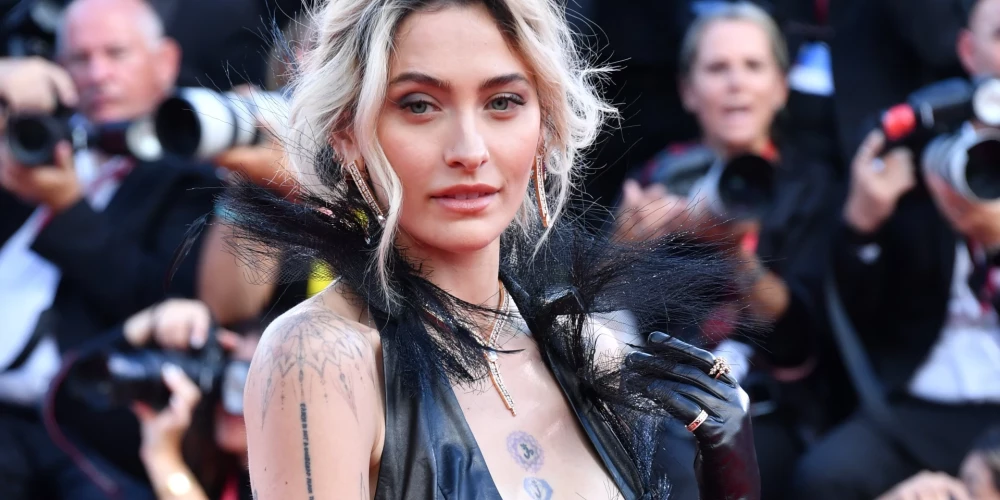 - Парис Джексон показала последствия зависимости.