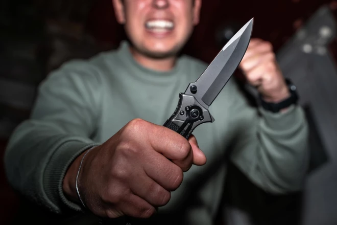 Pirms nedēļas Aizkraukli satricināja kāda satrakojošamies jaunekļa uzbrukums ar nazi kafejnīcā “Betija” (ilustratīvs foto).