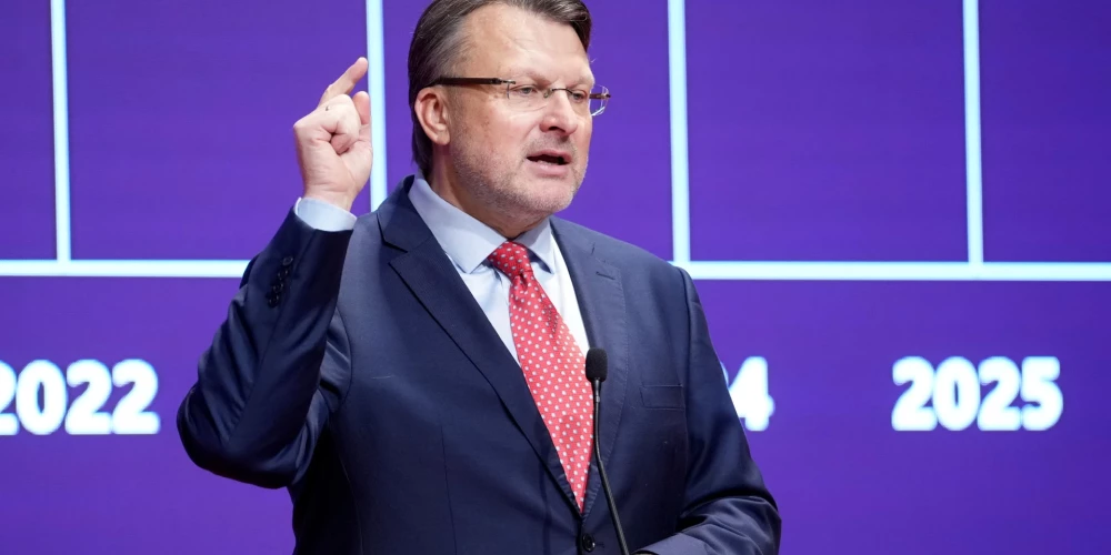 Partijas "Latvija pirmajā vietā" priekšsēdētājs, Rīgas domes deputāts Ainārs Šlesers piedalās partijas kongresā "Atta centrā".