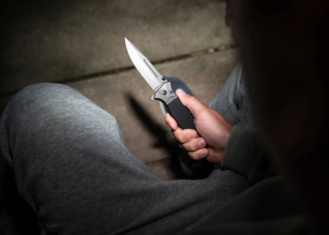 Asiņaina naža vicināšana Aizkraukles kafejnīcā, šmucīgie gulbenieši un bebru lamatas Saldū : kriminālā province