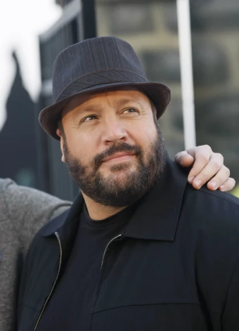 Komiķis un aktieris Kevins Džeimss.