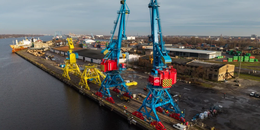 defa14. novembrī Rīgas ostā akciju sabiedrība “Rikon” – Baltijā vienīgais portālceltņu ražotājs – prezentēja unikālus Rīgas ostā tapušus portālceltņus, kas izgatavoti pasūtītājam Turcijā un tuvākajās dienās tiks nosūtīti uz Isdemiras ostu Vidusjūrā, tādējādi iezīmējot jaunu Latvijas eksporta nišu Turcijā. ult