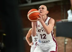 Eiropas čempionāta kvalifikācijas turnīra spēle: Latvijas basketbolistes sagrauj Nīderlandi