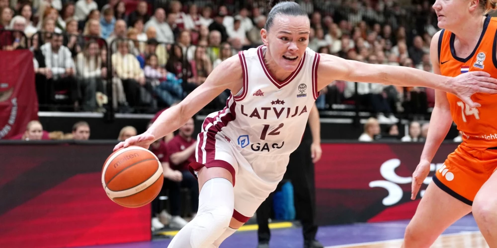 Anetes Šteinbergas 100. spēlē Latvijas valstsvienībā Latvijas sieviešu basketbola izlase sestdien Rīgā 2027. gada Eiropas čempionāta kvalifikācijas turnīra pirmās kārtas otrajā spēlē pieveica Nīderlandi.