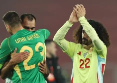 Spānija un Turcija izcīna pārliecinošas uzvaras