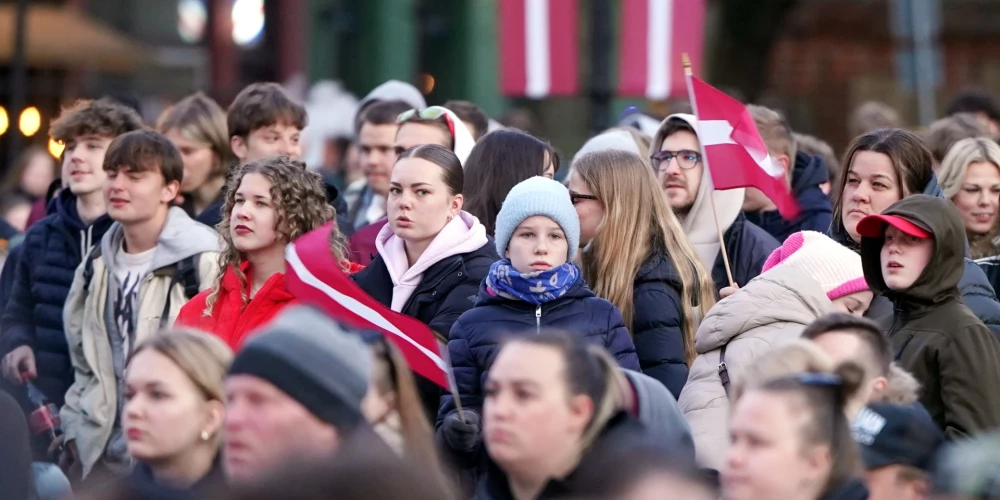 Latvijā pieaug jauniešu nodarbinātība, taču atalgojums un bezdarbs joprojām izaicinoši.