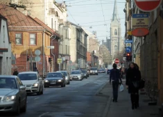 "Мальчик был прижат к забору": на улице Авоту в Риге мужчина пытался увести ребенка и напал на очевидицу