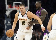 Jokičs ar “triple double” palīdz “Nuggets” uzvarēt Minesotu