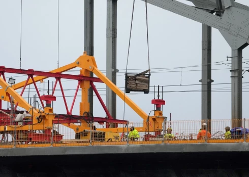 Pēc FM priekšlikuma valdība uzdod SM pārskatīt “Rail Baltica” izdevumus.