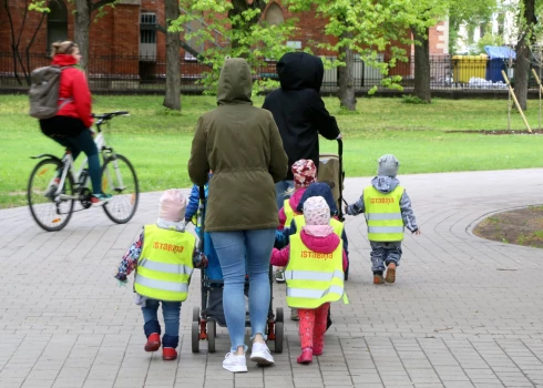 Pēdējos gados Latvijā samazinās bērnu skaits pirmsskolas izglītības programmās.