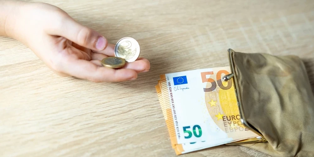 Pēdējo desmit gadu laikā teju uz pusi samazinājies nabadzības vai sociālās atstumtības riskam pakļauto jauniešu skaits.