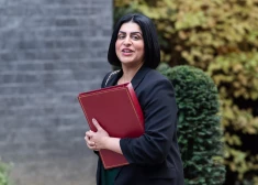 Sliktas ziņas Lielbritānijas nelegālajiem imigrantiem: pastāvīgās uzturēšanās atļauju varēs saņemt pēc 20 gadiem