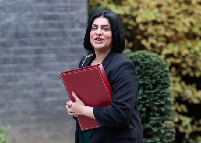 Sliktas ziņas Lielbritānijas nelegālajiem imigrantiem: pastāvīgās uzturēšanās atļauju varēs saņemt pēc 20 gadiem