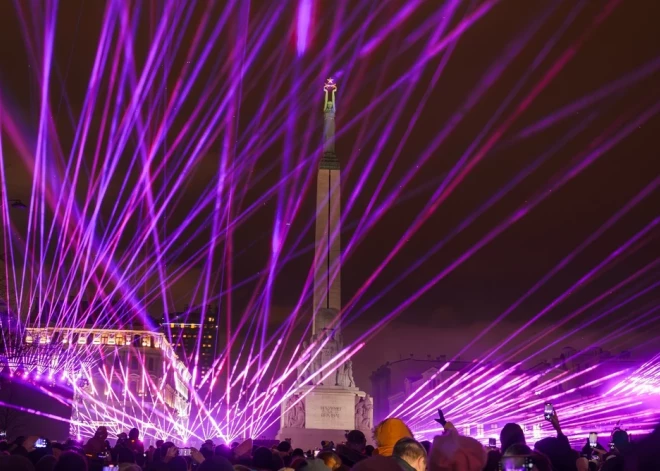 Концерты, световое шоу, обращение президента: как Рига отмечает годовщину провозглашения ЛР и 90-летие памятника Свободы