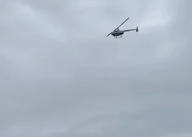 Lizuma pagastā ļaudis samulsina apdzīvotā vietā zemu lidojošs helikopters