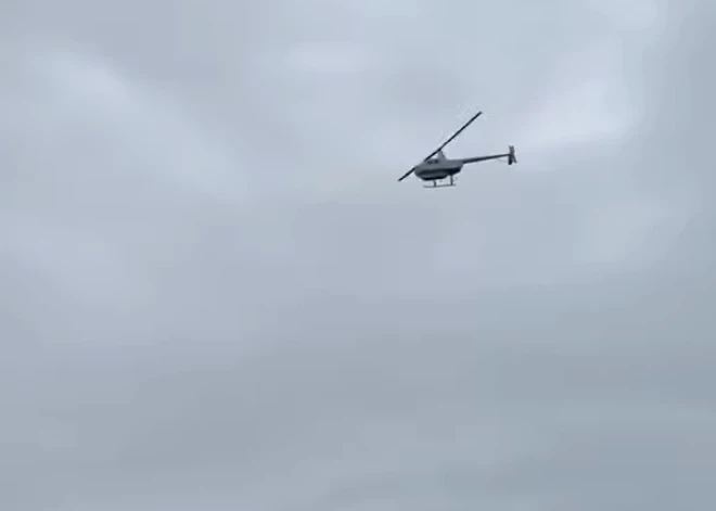 Lizuma pagastā ļaudis samulsina apdzīvotā vietā zemu lidojošs helikopters