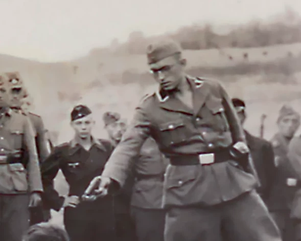 Оннен вступил в нацистскую партию еще до прихода Гитлера к власти в 1933 году.