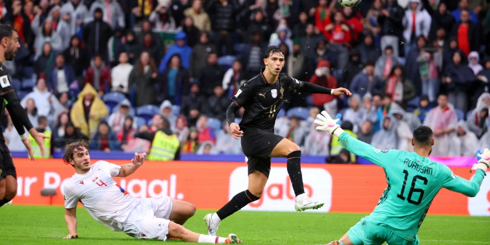 Portugāle rotaļīgi izrēķinājās ar Armēniju (foto: Scanpix / AP)