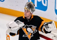 Šilova konkurents Murašovs palīdz "Penguins" Stokholmā "sausā" pieveikt "Predators"