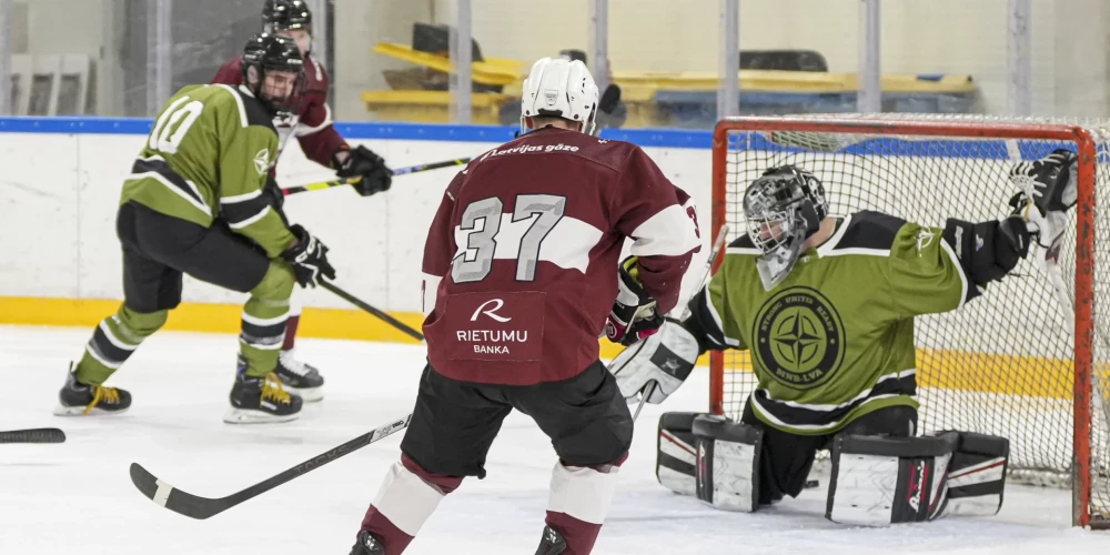 LHF komanda uzvar Kanādas NATO komandu (foto: Latvijas Hokeja federācija)