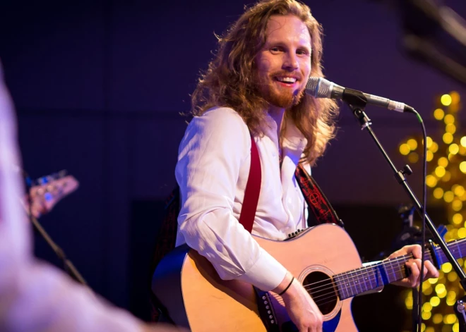 Vācu dziedātājs Jorens Šteinhauers iecerējis sniegt bezmaksas koncertus visās Latvijas pilsētās — 81 koncerts! Nākamā pietura Piltenē