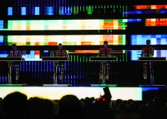 Elektroniskās mūzikas leģendas "Kraftwerk" uzstājas ar šovu "Palladium". FOTO