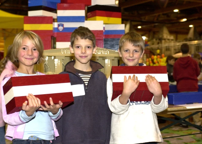 Sarkanbaltsarkanais varēja būt pavisam savādāks: zaļzildzeltens. Ko tu nezini par Latvijas karoga vēsturi?