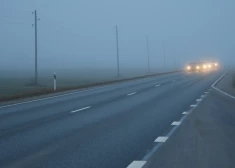 Vidzemē, Latgalē un vietām Kurzemē autoceļi sniegoti un apledo