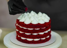 Skaista ģimenes tradīcija - izcept svētku kūku Latvijas dzimšanas dienai