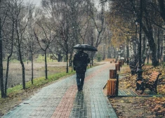 Холодный старт недели: в Латвии - дожди и мокрый снег