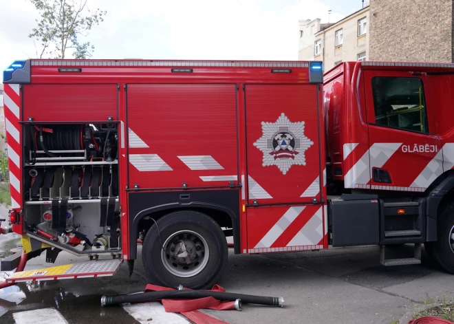 Šonakt glābēji steigušies palīgā autobusa pasažieriem Daugavpils pusē