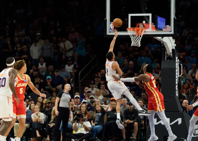 "Hawks" bez Porziņģa izcīna piekto uzvaru pēc kārtas