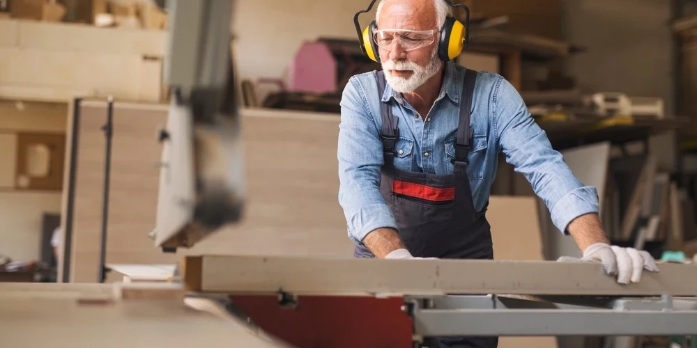 Латвийский рынок труда становится все старше.