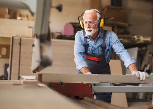 Латвийский рынок труда становится все старше.