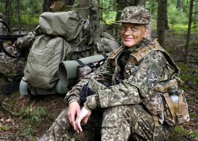 "Я возьму сумку на три дня и буду в распоряжении командира": почему женщины-матери выбирают службу в Земессардзе