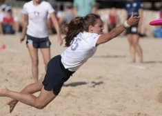 Latvijas komandas pasaules čempionātā pludmales frisbijā izcīna četras uzvaras