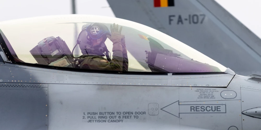 Latvijā ierodas "F-16" iznīcinātāji un Beļģijas aizsardzības ministrs.