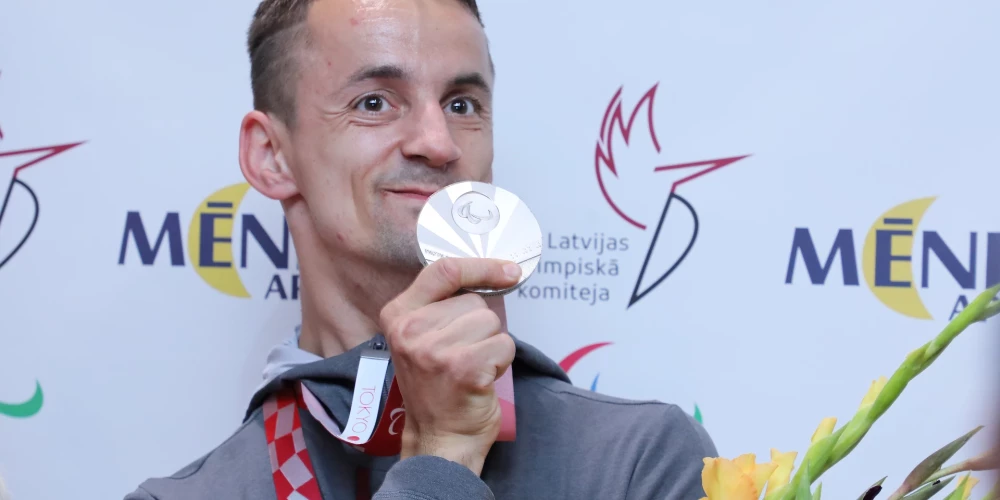 Рихард Сникус — герой, выросший без родителей.