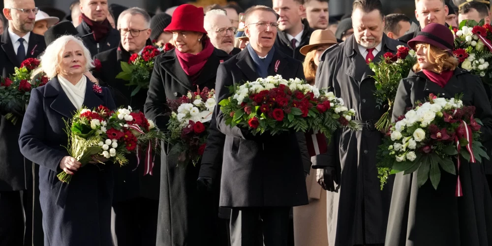 18 ноября 2025 года высшие должностные лица Латвии возложили цветы к памятнику Свободы.