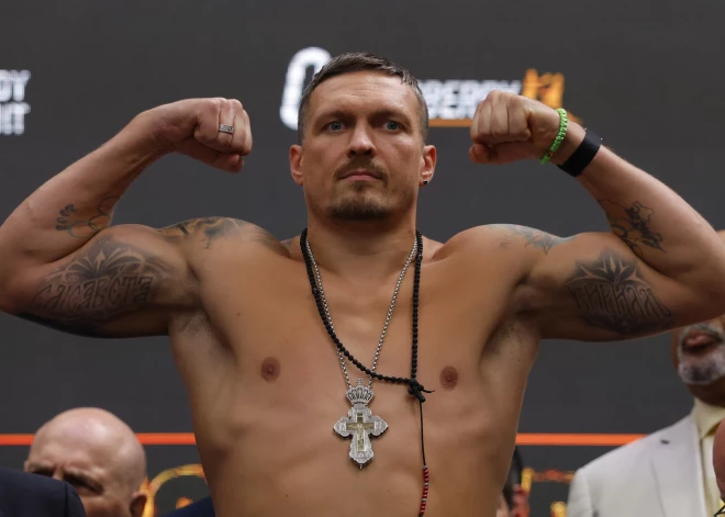 Ukraiņu bokseris Usiks atteicies no pasaules čempiona smagajā svarā titula WBO versijā