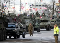 ФОТО: на набережной в Риге прошел торжественный парад к 107-летию Латвийской Республики