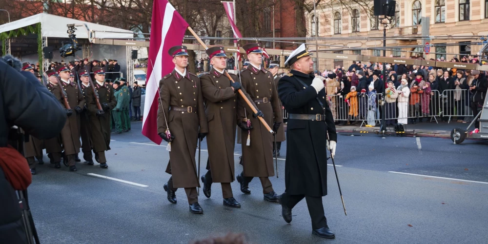 Latvijas Republikas proklamēšanas 107. gadadienas militārā parāde Rīgā
