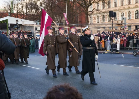 Latvijas Republikas proklamēšanas 107. gadadienas militārā parāde Rīgā