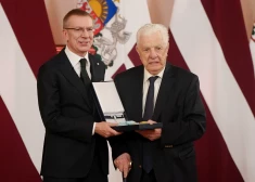 Maestro Raimonds Pauls, Kaspars Daugaviņš, oskarotās "Straumes" producenti starp 33 personām, kuras Latvijas dzimšanas dienā saņēmušas valsts augstākos apbalvojumus