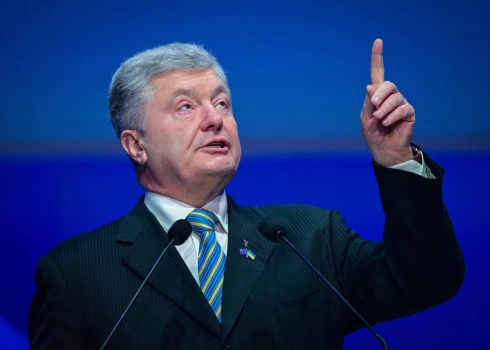 Петр Порошенко требует полной перезагрузки власти в Украине.