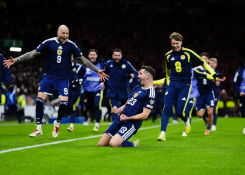 Skotija vajadzīgo uzvaru izrāva tikai kompensācijas laikā