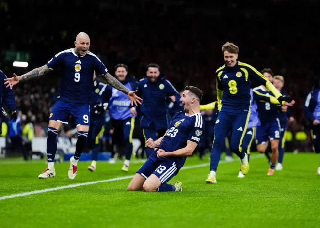 Skotija trillerī pieveic Dāniju un pēc gandrīz 30 gadiem atgriezīsies Pasaules kausa finālturnīrā, piebiedrojoties Austrijai, Šveicei un Spānijai