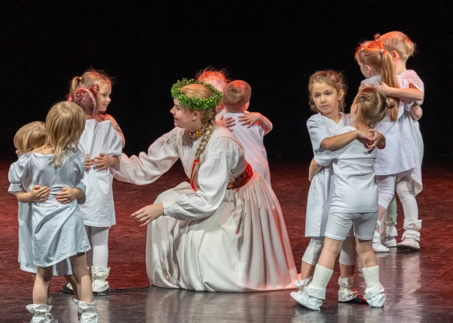 Skatuviskās dejas koncerts “Manai zemei Latvijai” (foto: Normunds Kaprano / Liepājas Tautas fotostudija "Fotast")