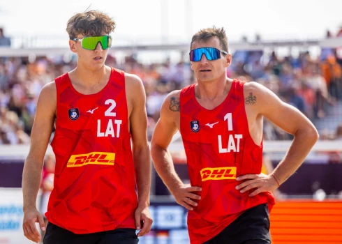 Kristianam Fokerotam un Mārtiņam Pļaviņam pirmais kopīgais pasaules čempionāts noslēdzās visai ātri.